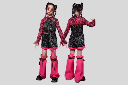個性的！ピンク×ブラックヒョウ柄の煌めきダンス衣装